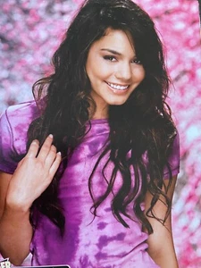 Vanessa Hudgens, Full Page Vintage Pinup - Picture 1 of 1