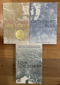 Trio YA Romane von LOIS LOWRY ~ DER GEBER, SAMMELT BLAU, SOHN ~ alle TPB - Bild 1 von 3