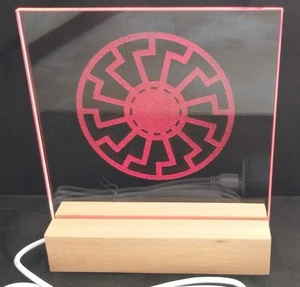 Schwarze Sonne, Dekolicht, Echtglas, Multicolor, LED, Holzsockel, Gravur - Bild 1 von 8