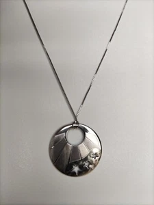 Girocollo in Argento 925‰, tondo, con stelline, diametro 3.5 cm. Nuovo.  - Foto 1 di 5