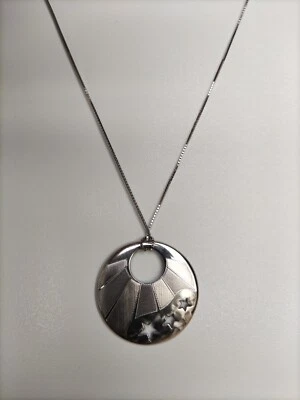 Girocollo in Argento 925‰, tondo, con stelline, diametro 3.5 cm. Nuovo.  - Immagine 1 di 4