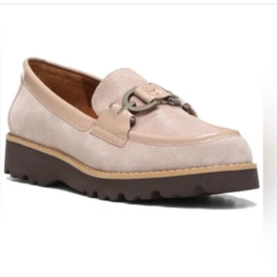 Mocasín sin cordones Donald Pliner Clio de gamuza e iguana de cuero en relieve para mujer talla 7,5” Foto 1 de 4