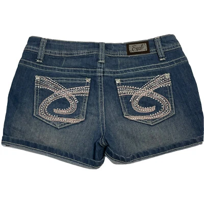 Bermuda jeans Earl Jean Júnior tamanho 1 cintura baixa azul bordada algemada - Imagem 1 de 4