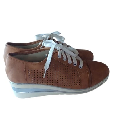 Tenis con cuña de malla con cordones color camel para mujer talla 10 escuela color otoño Foto 1 de 4