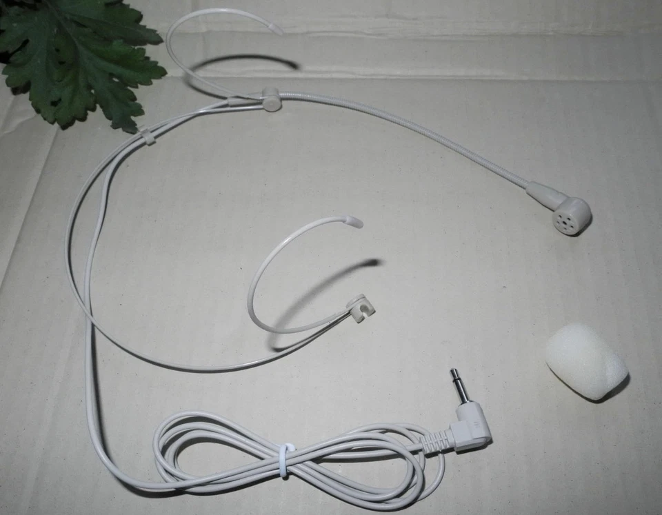 3.5mm Plug Creamy white color Headset Mirophone for PC Computer Wireless System - Image 1 of 3