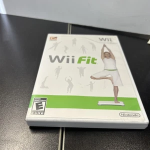 Wii Fit Game (Nintendo Wii, 2008) disco con manuale CIB - Foto 1 di 3