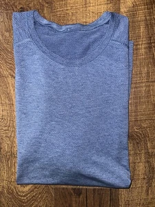 MENS LULULEMON BLUE BREATHABLE SHORT SLEEVE TOP! L - Picture 1 of 4