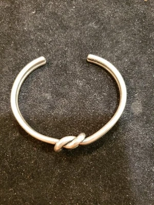 James Avery RETIRED 'Lovers Knot' .925 Cuff Bracelet. (28.87g) RK-821 - Image 1 of 4