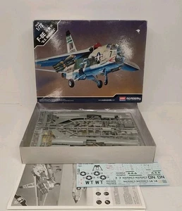Academy 1/72 Scale 12400 F-8E U.S. Marines Model Jet Plane Kit Sealed Bags  - Bild 1 von 12