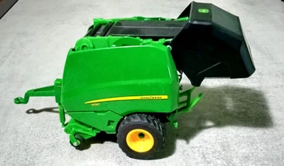 Siku 1:32 - JOHN DEERE - ROTOPRESSA 99O - Immagine 1 di 4