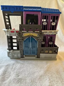 Fisher-Price Imaginext DC Super Friends Batman Gotham City Jail Playset - Foto 1 di 7