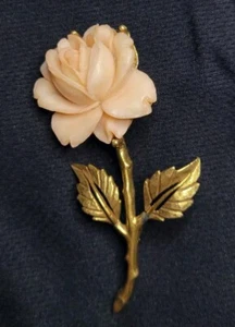 Vintage Boucher-Style 3D Rose Flower Brooch Gold Tone Molded Plastic 50s-60s - Picture 1 of 8