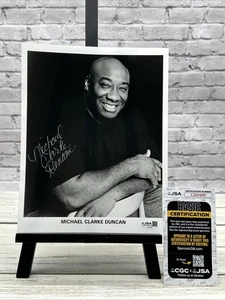 MICHAEL CLARKE DUNCAN firmato a mano FANTASTICO PRIMO PIANO RITRATTO IN BIANCO E NERO 8x10 JSA CERT - Foto 1 di 3