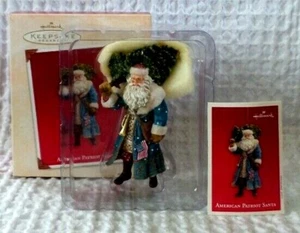 Hallmark 2003 American Patriot Santa Ornamento Bandera Árbol Luces Abrigo Azul NUEVO - Imagen 1 de 7