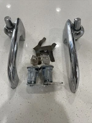 65 66 67 68 Ford Mustang Pasajero Exterior Manija Puerta Con Cerradura Y Llaves Foto 1 de 4