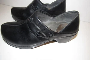 Dansko Black Leather Womens Shoes Slip On Clogs EUR Size 37 / US Size 6.5 - Picture 1 of 12