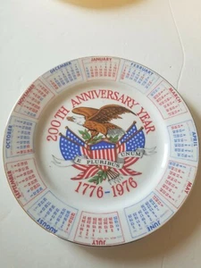 VINTAGE SPENCER GIFTS UNITED STATES BICENTENNIAL COMMEMORATIVE CALENDAR PLATE 9" - Picture 1 of 5