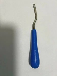 Spinnerin Rug Latch Hook Blue Plastic Pre Owned (D35B33) - Picture 1 of 4