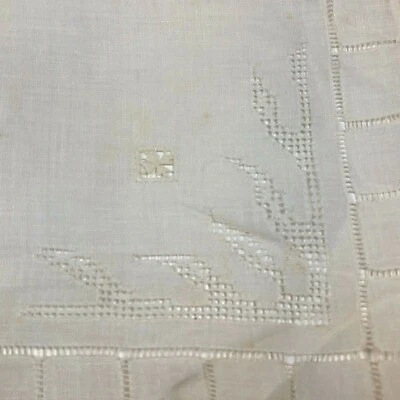Pañuelo bordado vintage diseño encaje blanco sobre blanco detallado VER Foto 1 de 4