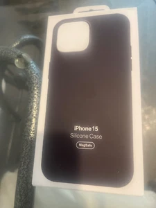 Genuine / Official Apple iPhone 15 Silicone MagSafe Case - Black - New - Picture 1 of 2
