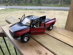 1:18 Scale Dodge Truck 3500 - Picture 1 of 12