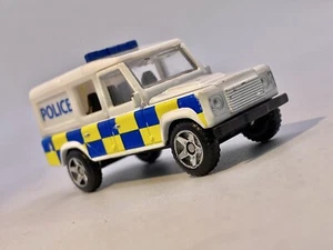 CORGI🔥TOYS LAND ROVER DEFENDER - BUILT TO LAST HORNBY -1/76- Series - Picture 1 of 9