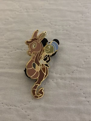 Prendedor Disney 2009 Jiminy Cricket -Seahorse-Little Charmers Series LE 250 Foto 1 de 4