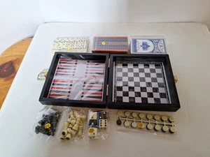 MINI SCACCHIERA MAGNETICA DA VIAGGIO DAMA CRIBBAGE DOMINO CARTE DA GIOCO NUOVE - Foto 1 di 14
