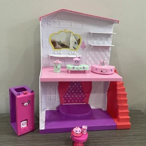 HAPPY PLACES Shopkins Happyville High School Prom Complete Playset Crown Royal - Picture 1 of 10