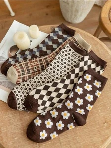 5 Pairs Girls Women Autumn/Winter Flower Diamond Plaid Retro Collage Style Socks - Picture 1 of 3