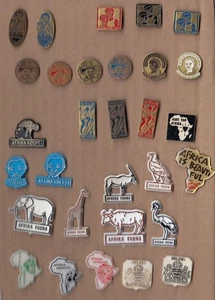 Insignias prendedor fauna África vintage elefante mono león Malawi Mozambique ayuda - Imagen 1 de 1