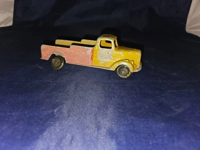 Camión de estacas Tootsietoy 1954-1957 6" Mack L-Line Step Side amarillo vintage fundido a presión Foto 1 de 4