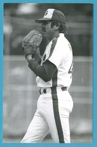 Steve Rogers (1983) Montreal Expos Vintage Baseball Postcard PP01090 - Picture 1 of 2
