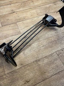 JAGUAR DAIMLER LIMOUSINE DS420 FEDERMANSCHETTE KOFFERRAUM SCHARNIERE KLAMMERN - Bild 1 von 8