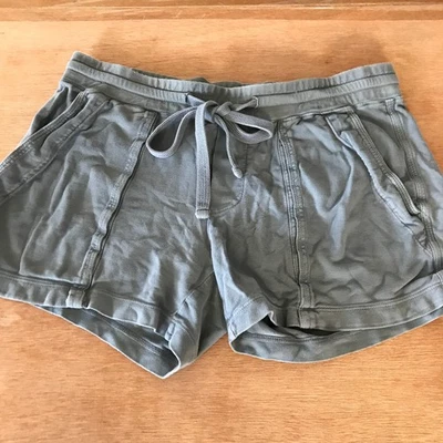 Pantalón Corto James Perse Plisado Debajo Excedente Mujer 1 Gris Bolsillos Tiro Medio Corbata Cintura Foto 1 de 4