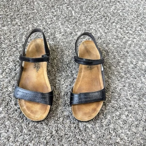 Sandali con zeppa bassa NAOT Madison in pelle nera taglia EU 38 US 7-7,5 comodi - Foto 1 di 7