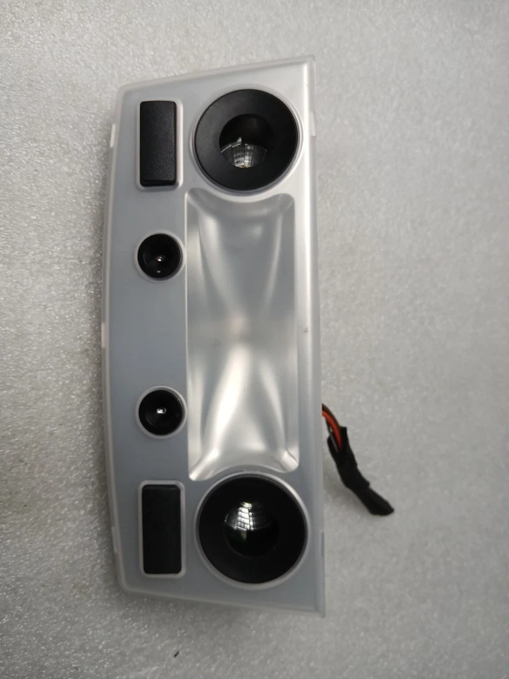 04-10 Luz domo de lectura interior superior trasera BMW 525i OEM Foto 1 de 4