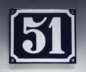 ALTE EMAIL EMAILLE HAUSNUMMER 51 in BLAU/WEISS um 1960 - Bild 1 von 2