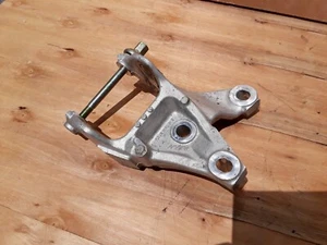 2012 Honda FIT 1.5L AT Auto Transmission Left Driver Side Mounting Bracket OEM - Bild 1 von 11