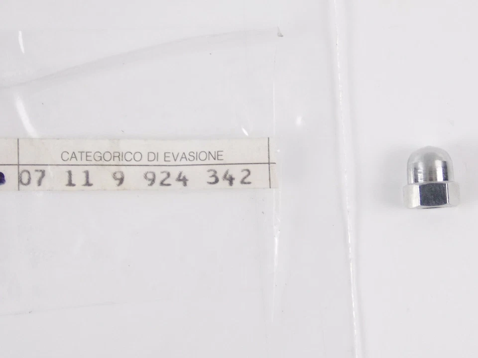 OEM BMW 87-07 K75 K100RS K1100LT/RS R1200ST GUARDABARROS TRASERO TUERCA M5 07119924342 Foto 1 de 1