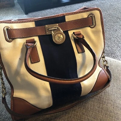 Сумка Michael Kors трехцветная бежевая/синяя/коричневая холщовая и кожаная Hamilton - Изображение 1 из 4