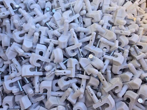 200 Pieces NOS ClosetMaid Pre-Loaded Wall Clips for Wire Shelf Shelving - Picture 1 of 2