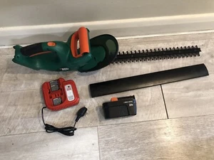 Tagliasiepi senza fili 24V Black & Decker GTC 2451 + batteria + caricatore 51 cm - Foto 1 di 22