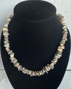 Vintage Abalone Shell/MOP Chips Beaded Artisan Necklace Barrel Clasp 17.5" - Picture 1 of 16