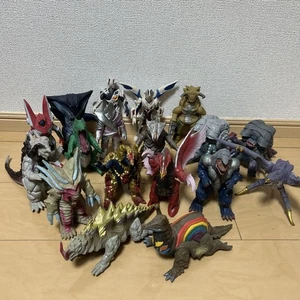 Ultraman Tiga Monster Soft Vinyl 18er Set - Bild 1 von 3