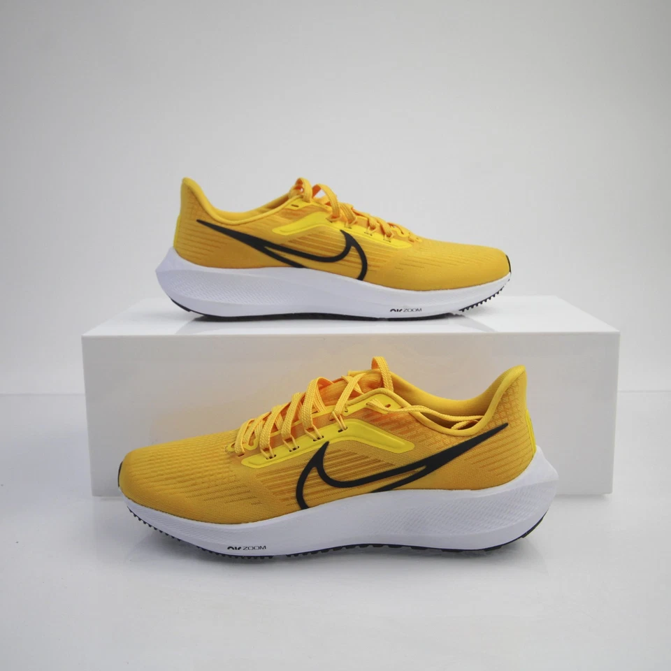 Nike Air Zoom Pegasus Zapatos para Correr y Correr Para Hombre Dorado/Blanco Nuevos sin  Foto 1 de 1