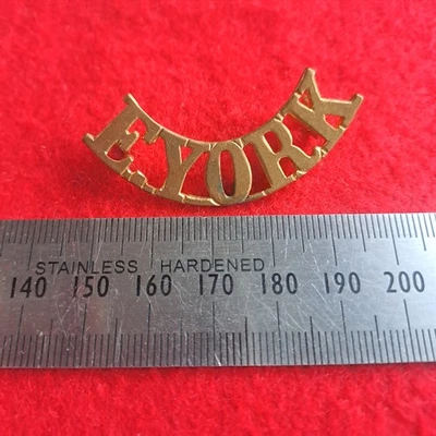 Primera Guerra Mundial Regimiento East Yorkshire Dorado Hombro Título Insignia Británica Foto 1 de 2