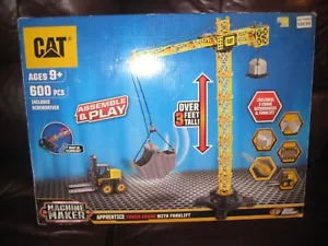 CAT 2018 MACHINE MAKER APPRENTICE TOWER CRANE WITH FORKLIFT NIB TOY - Picture 1 of 2