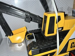 CAT Steel Excavator Yellow Lifetime Guarantee Kids Realistic Construction Toys - Picture 1 of 7
