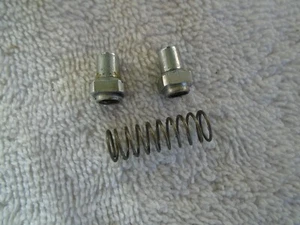 (1) VINTAGE 1960's CAMCO OAKLAWN ARISTOCRAT SNARE LUG INSERTS NUT & SPRING - Picture 1 of 2